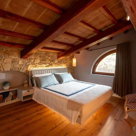 Domus In Cauda - Pool Langhe View - Free Parking & Wi-fi *