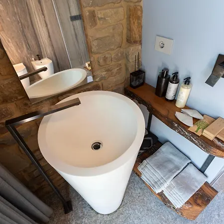 Domus In Cauda - Pool Langhe View - Free Parking & Wi-fi Verduno