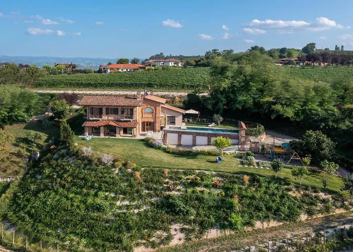 Domus In Cauda - Pool Langhe View - Free Parking & Wi-fi * Verduno
